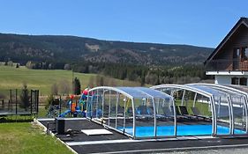Jagodowy Ski&Spa DeLux apartamenty z widokiem na góry,4km od Zieleniec Ski Arena Podgrzewany basen zewnętrzny latem,bilard,Wi-Fi w cenie Restauracja,balia,sauna na miejscu